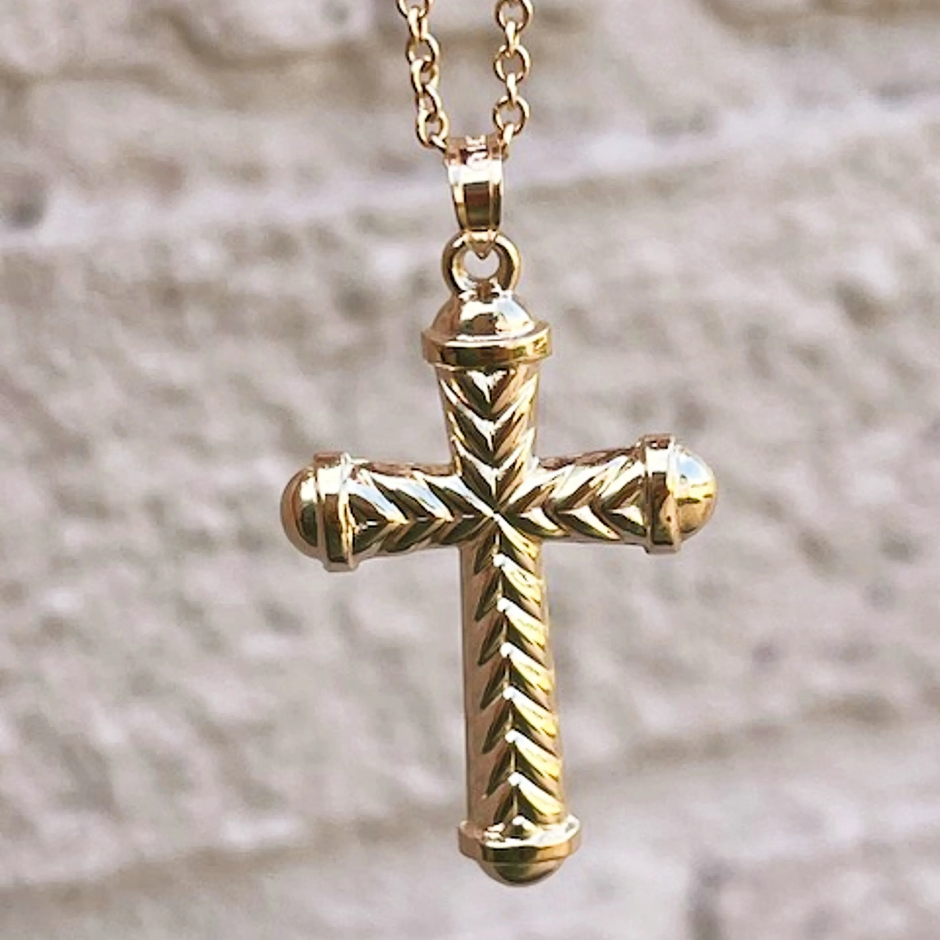 14K YELLOW GOLD LARGE CHEVRON CROSS