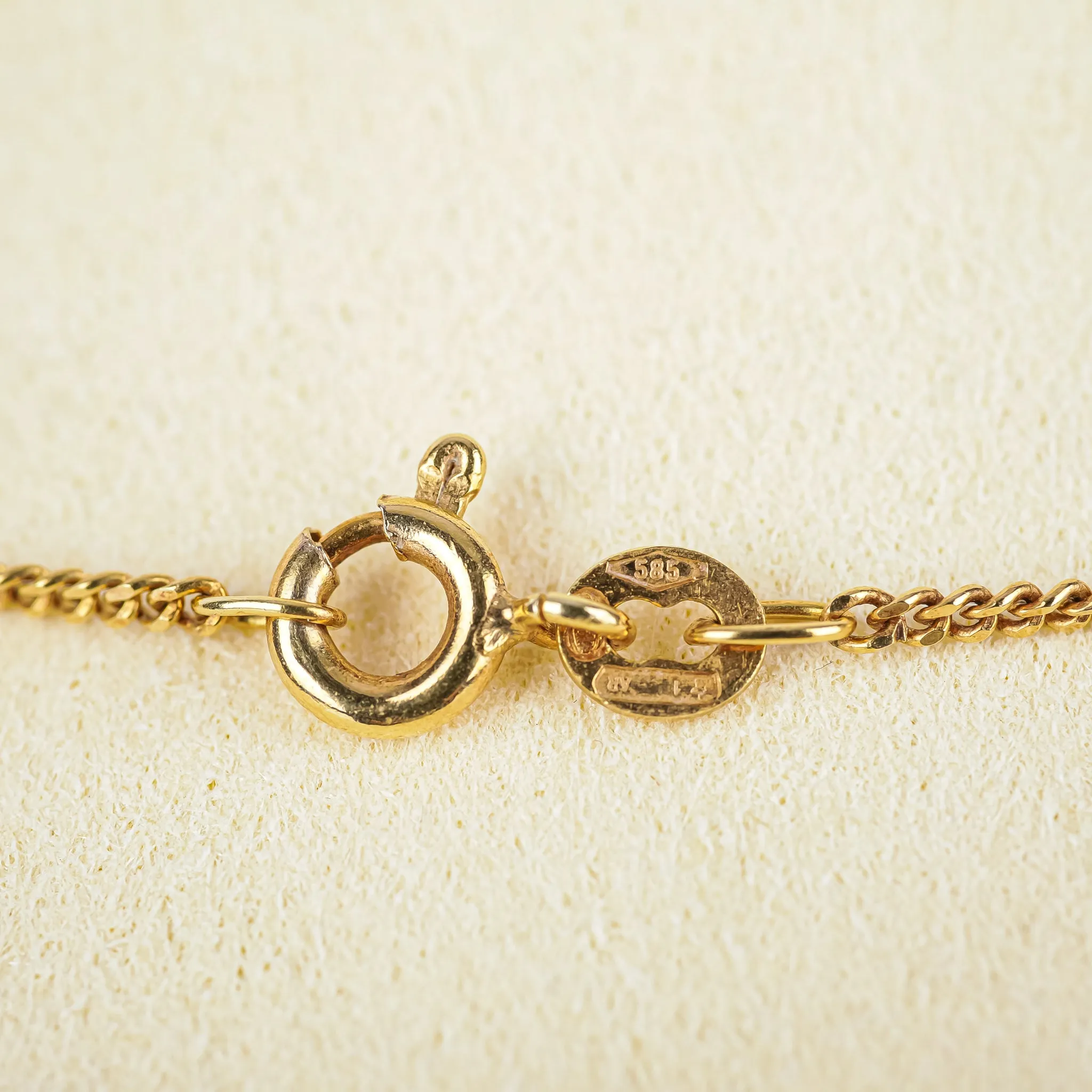14K Yellow Gold Pearl Solitaire Pendant Necklace