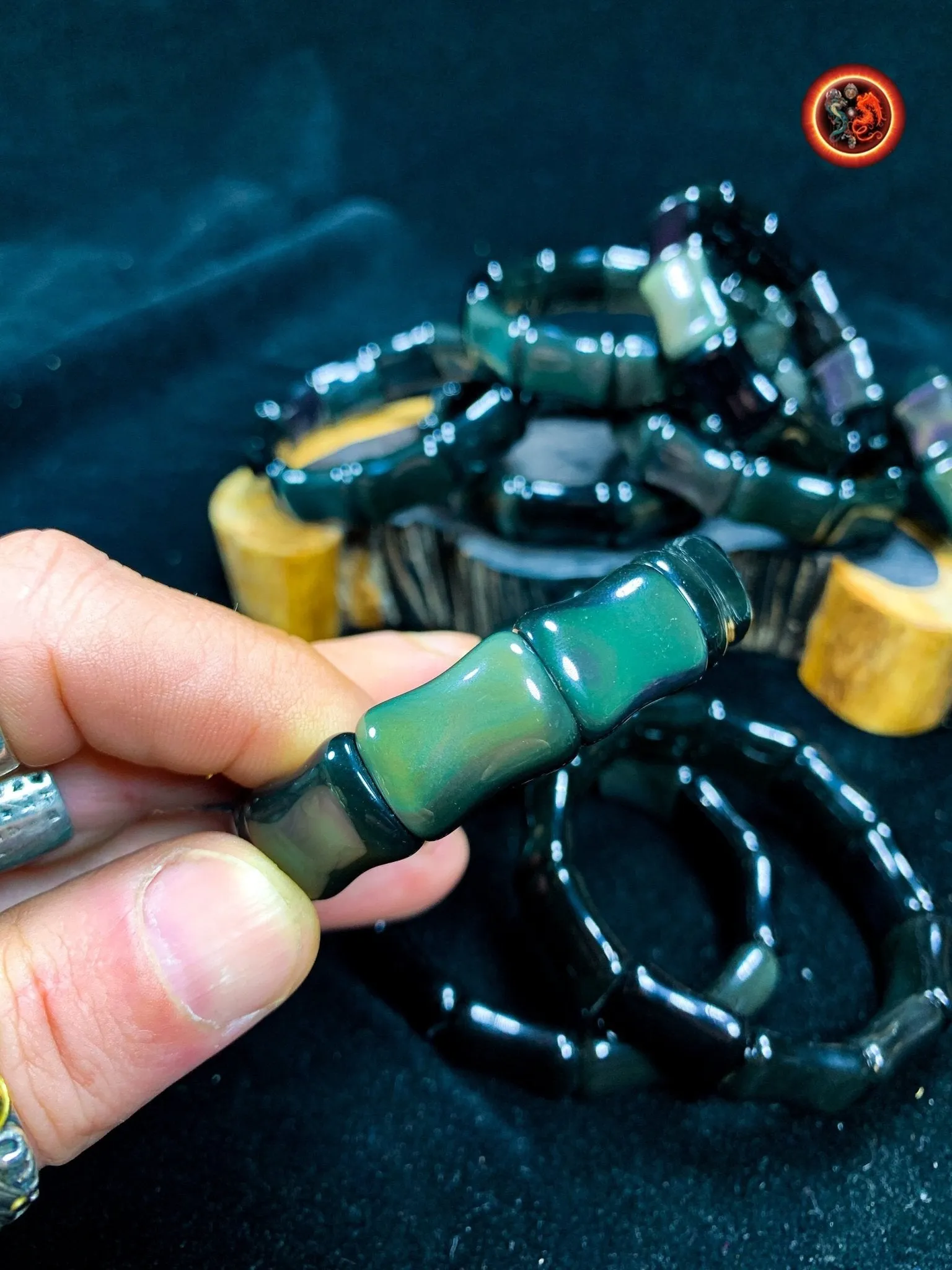 bracelet en obsidienne oeil celeste d'excellente qualité. taille bambou 15 sur 13 sur 9mm. Originaire du Mexique, naturelle et expertisée.