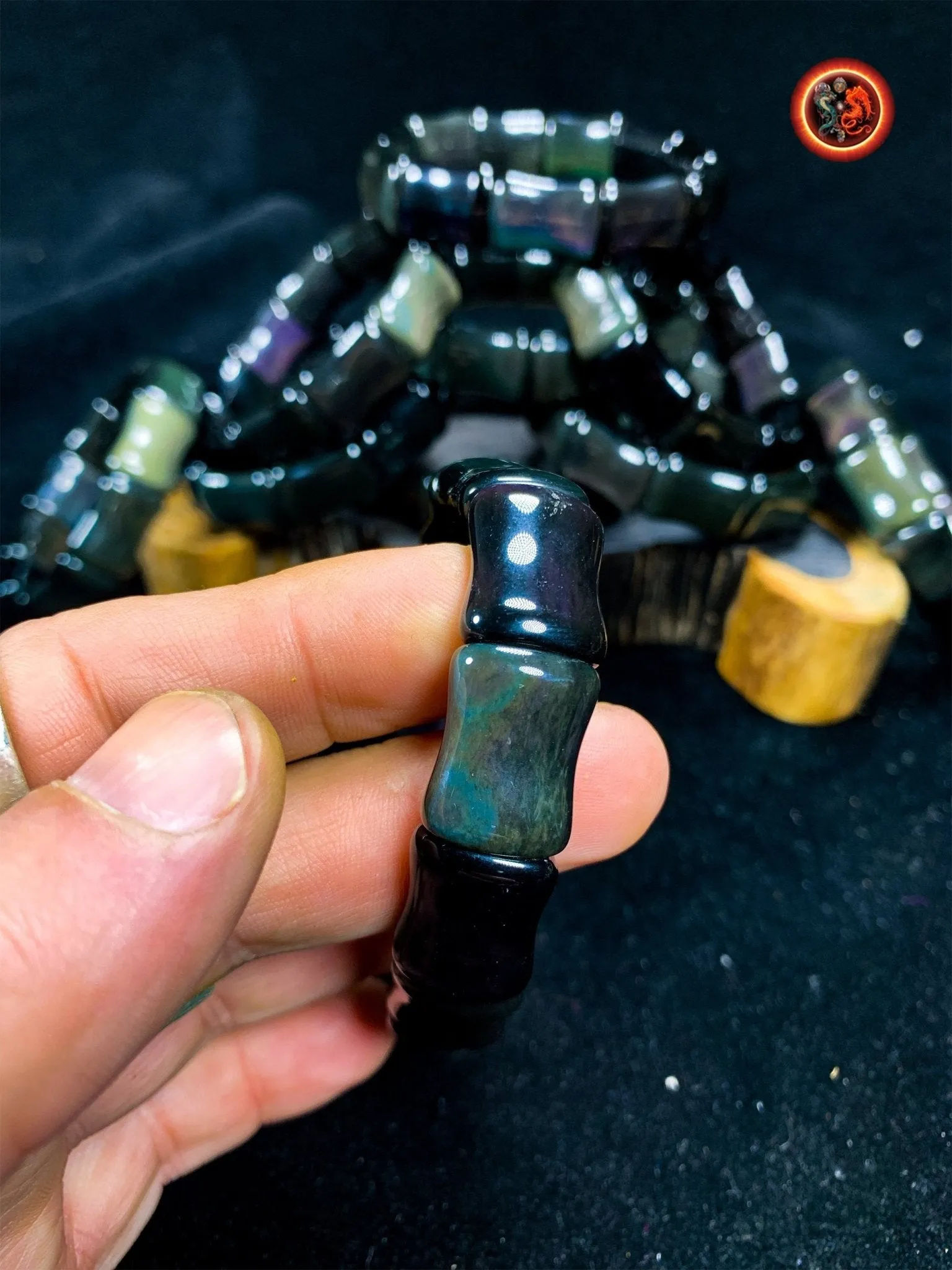 bracelet en obsidienne oeil celeste d'excellente qualité. taille bambou 15 sur 13 sur 9mm. Originaire du Mexique, naturelle et expertisée.