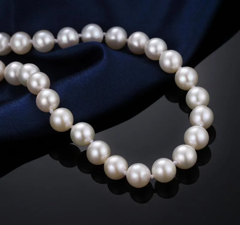Elegant Women Top Pearl Necklace