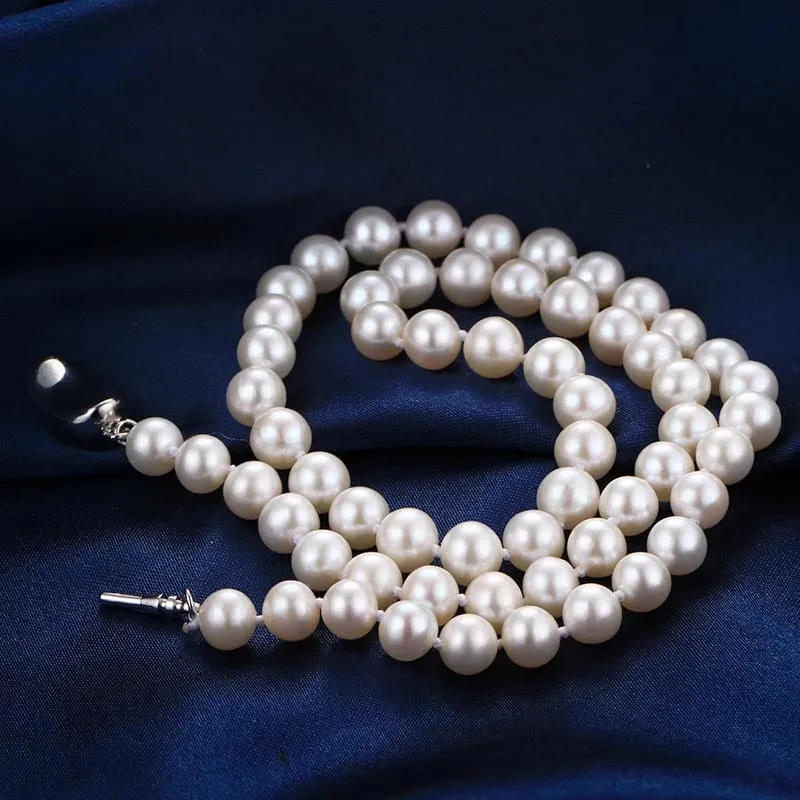 Elegant Women Top Pearl Necklace