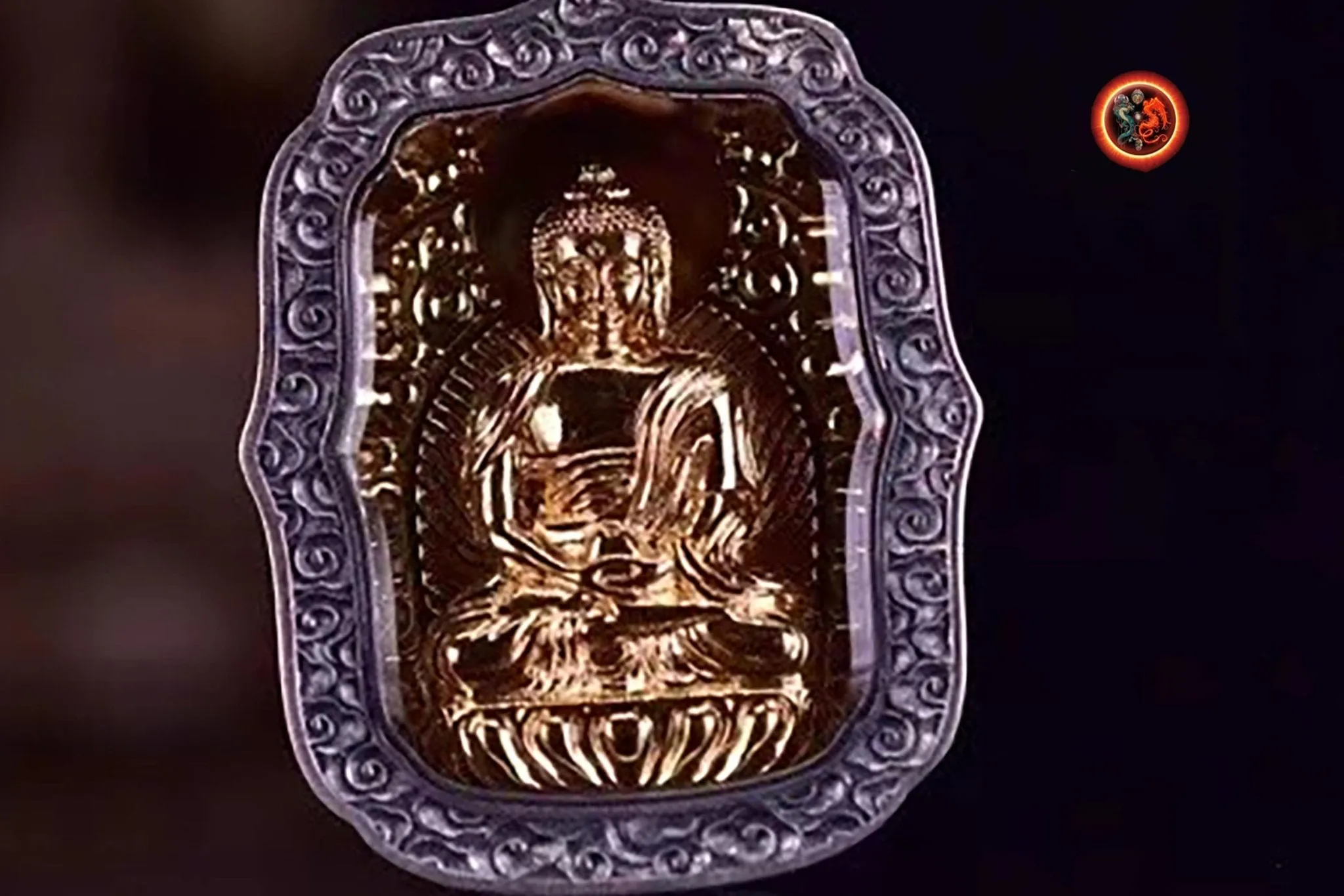 pendentif amulette de protection bouddhiste Bouddha Sakyamuni mala de prière et méditation 108 perles, argent 925 or 18K bélière Garuda