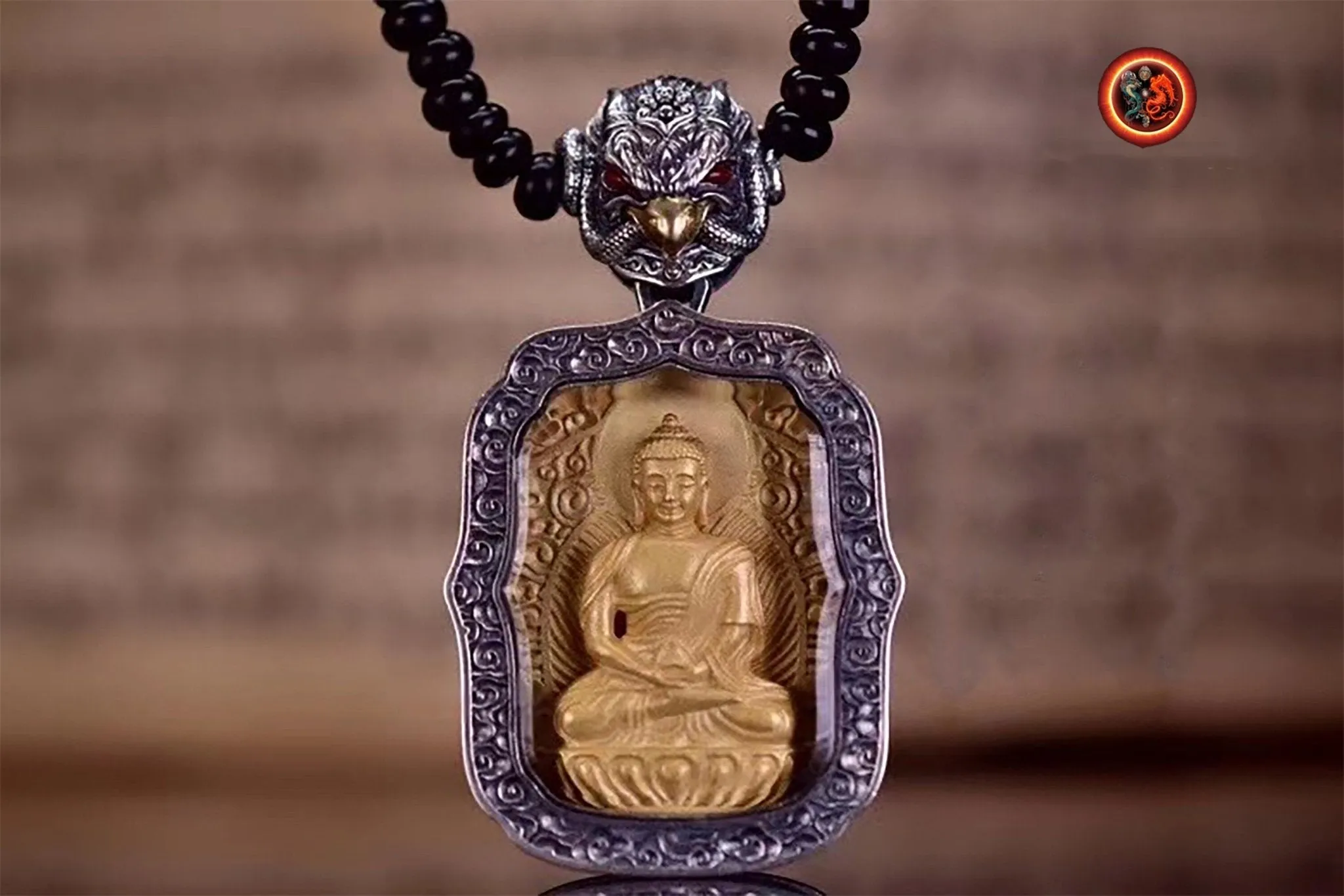 pendentif amulette de protection bouddhiste Bouddha Sakyamuni mala de prière et méditation 108 perles, argent 925 or 18K bélière Garuda