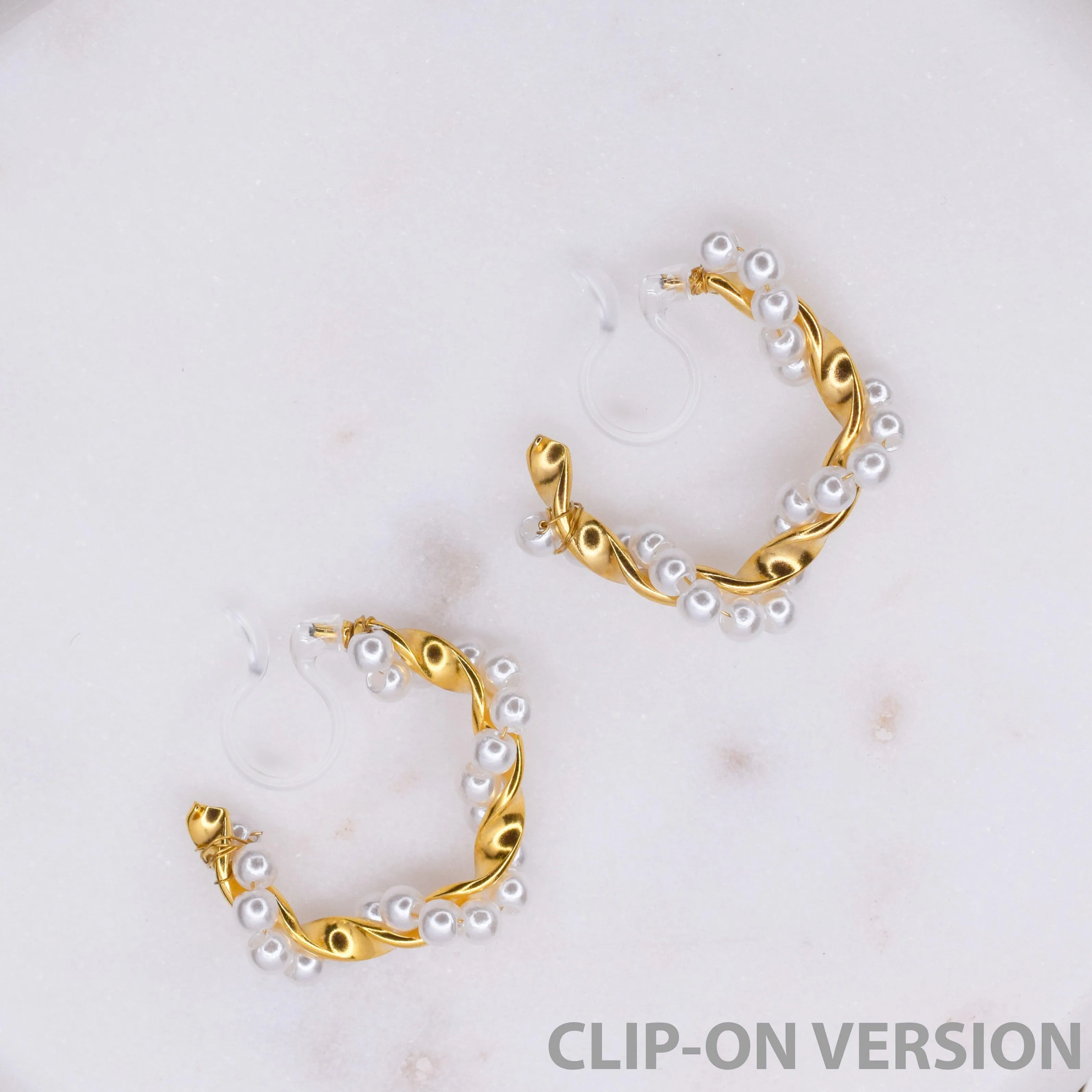 TWIST PEARL HOOP CLIP-ON EARRINGS IN GOLD